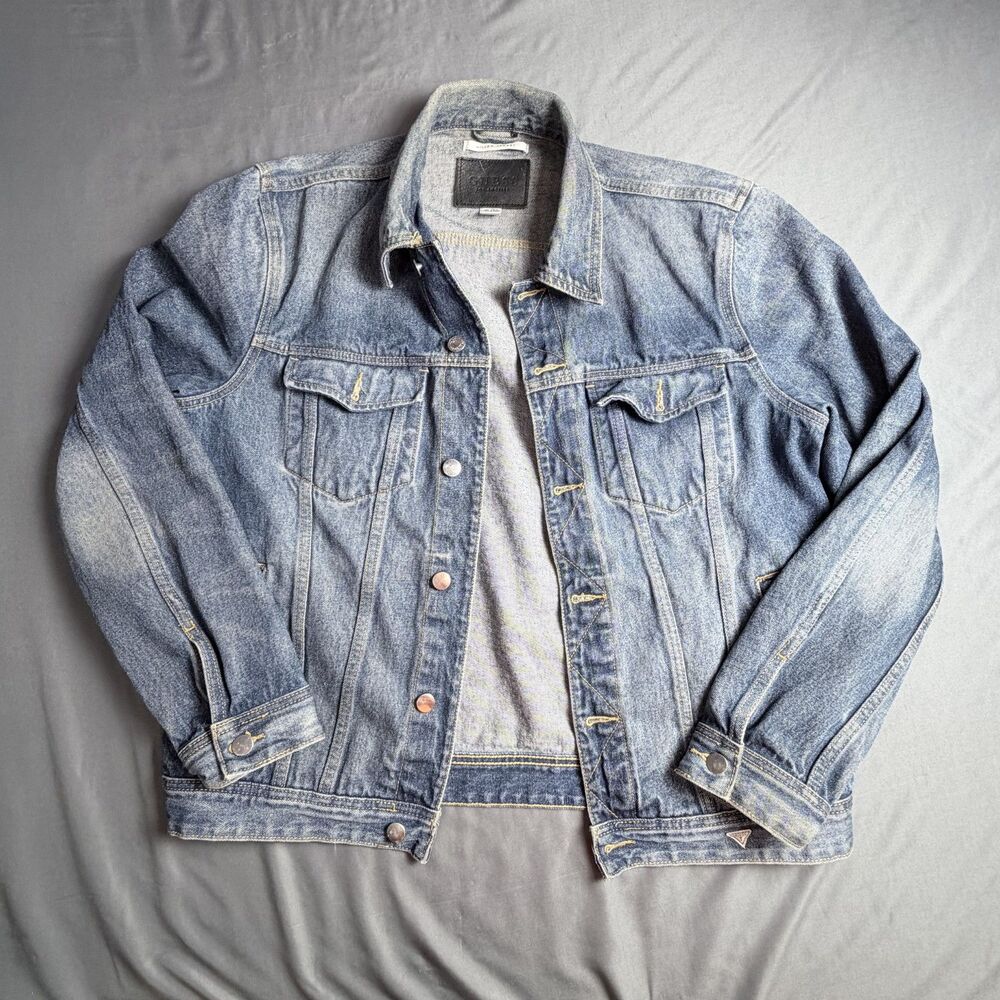 GAP Men Denim Jean Jacket Size XL Bomber Trucker Rugged Workhorse Classic Iconic